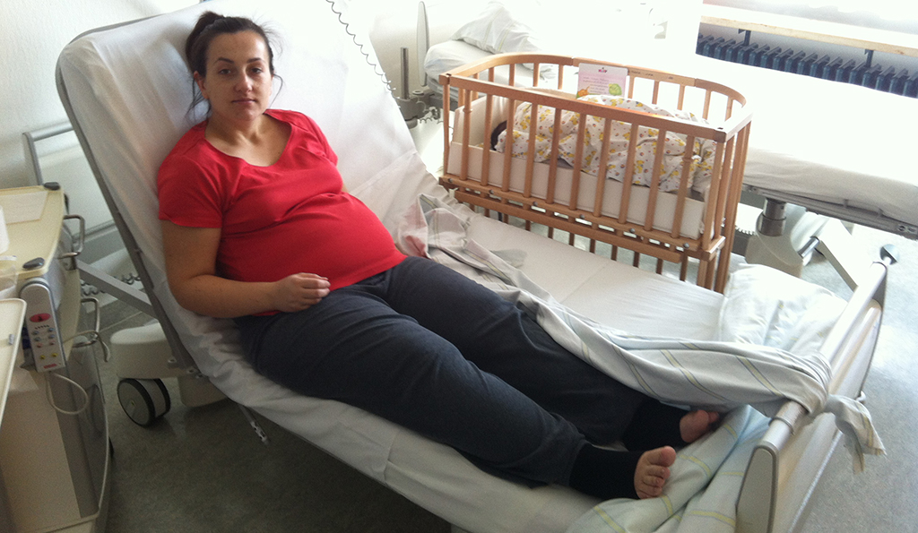 Bloggerin Christina mit Baby im Krankenhaus