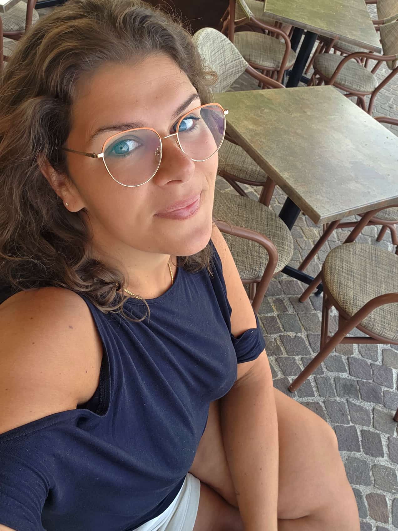 Bloggerin Kathy lächelt in die Kamera