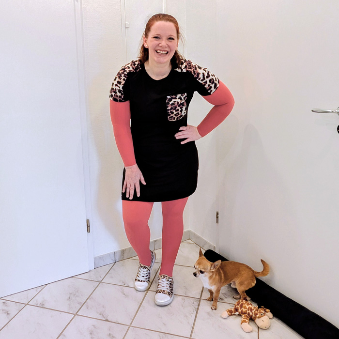 Botschafterin Kathi mit einer Kompression in der Trendfarbe Sweet Corall
