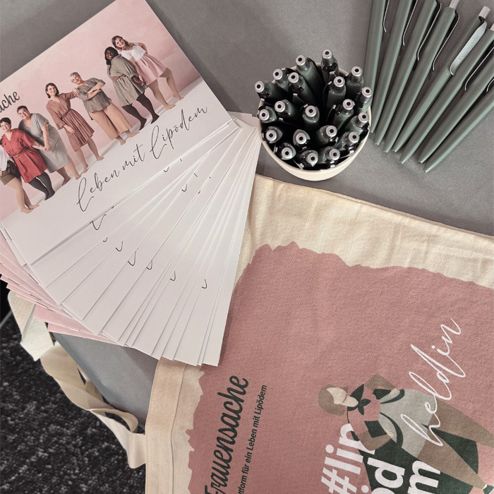 Frauensache Flyer, Stifte und Taschen