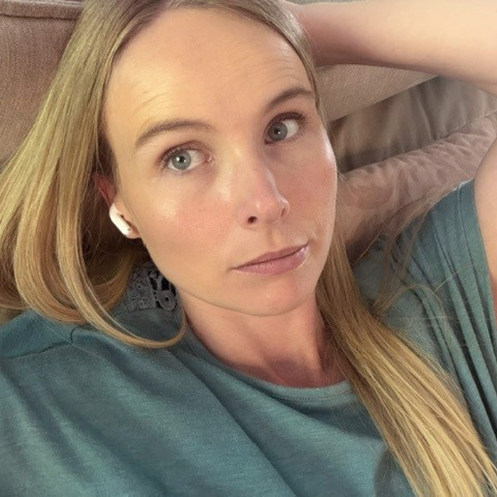 Sandra auf der Couch